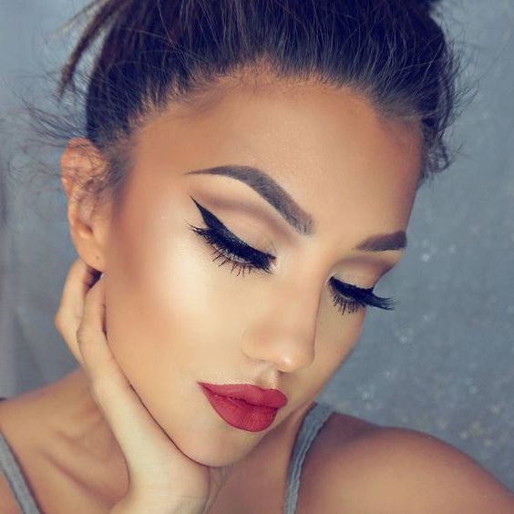 red lips prom makeup