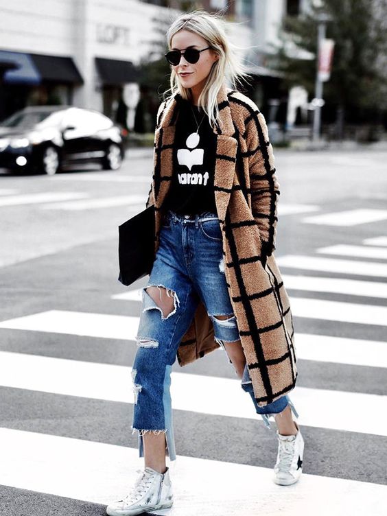 Statement Coat ans Distressed Jeans