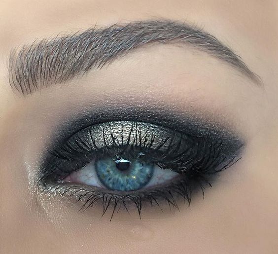 Dramatic Smokey Eye with Touch Of Green