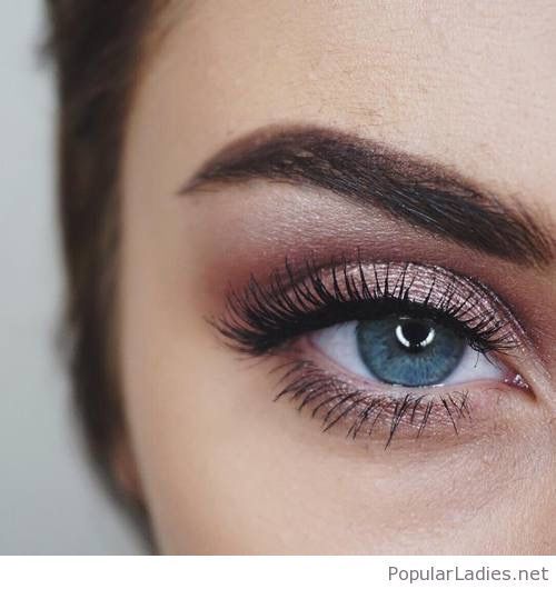 Rose Tones and Defined Lashes