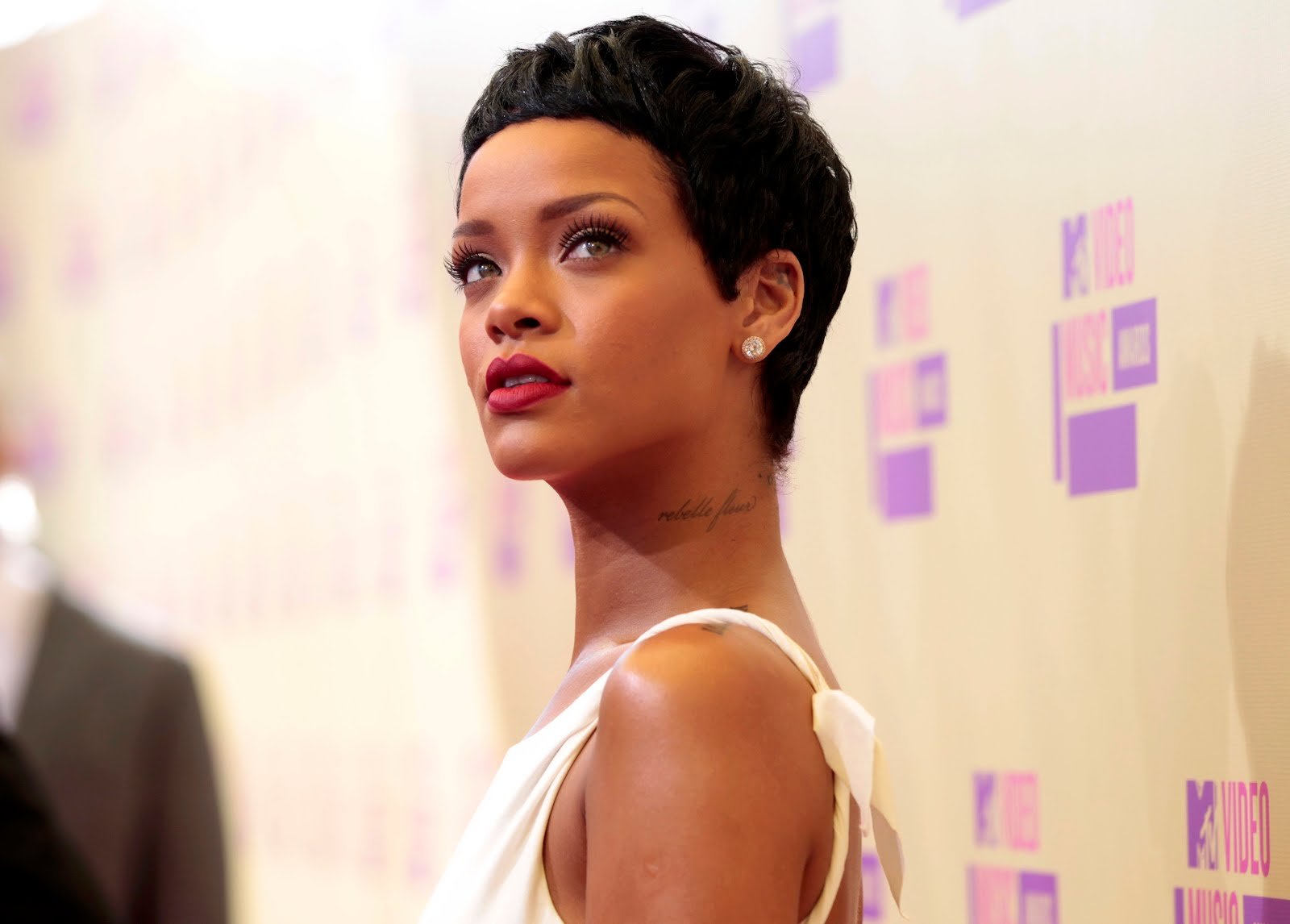 5. Black Short Hairstyles for Round Faces - wide 7