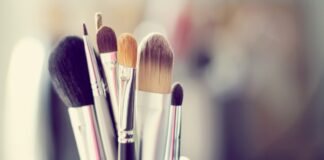 How To Clean MakeUp Brushes