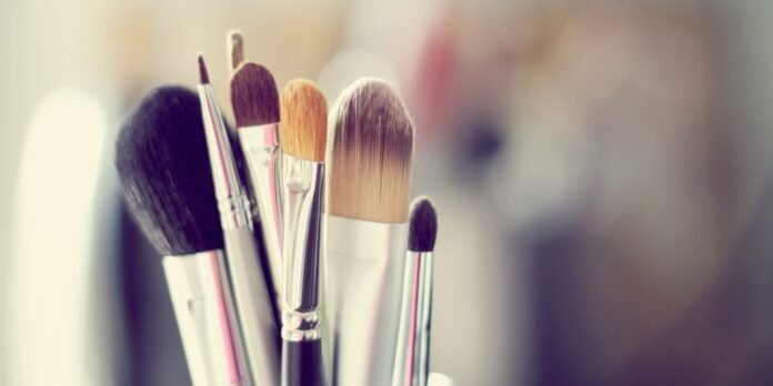 How To Clean MakeUp Brushes