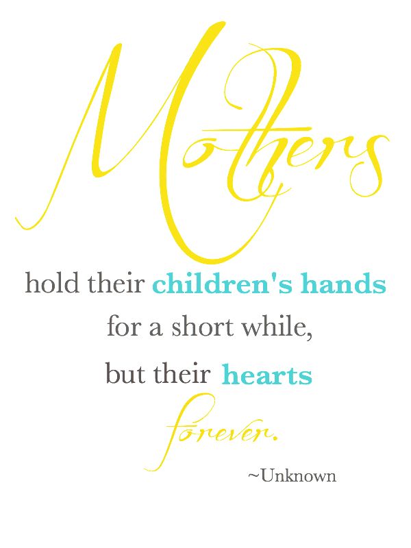 mom-holds-a-childs-hand