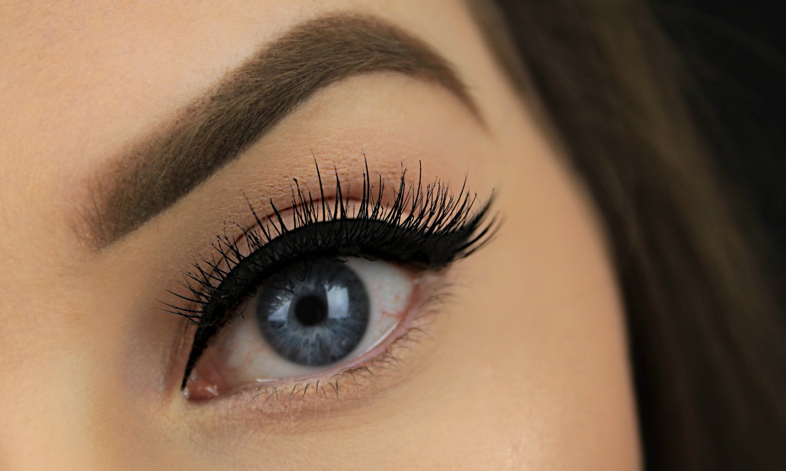 Best Eyelash Growth Serums in The Market | Eyelash Growth