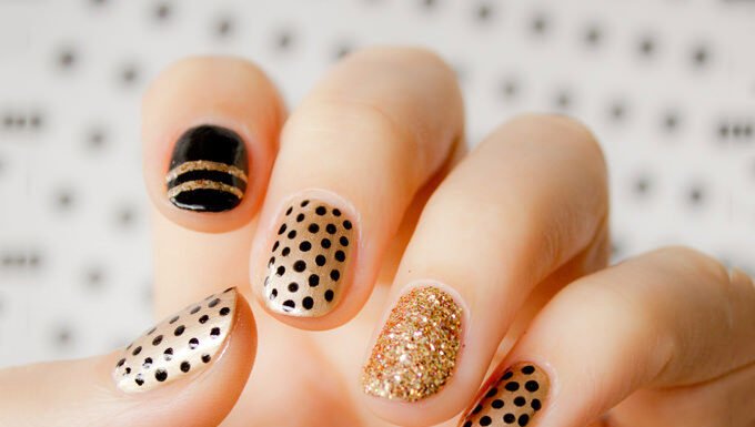 gold nails designs