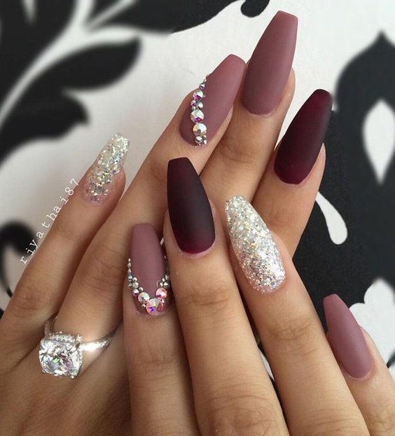 30 Gorgeous Maroon And Gold Nails For The Season