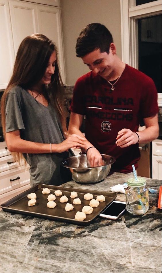 couple cooking picture