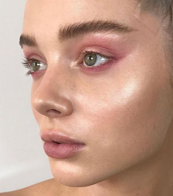 Pink Eye Make Up Looks – Barely There Pink and Dewey Skin