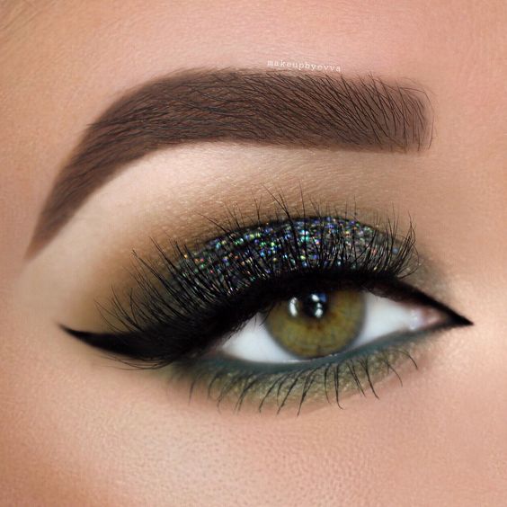 Smokey Eye Make-Up – Green Tones and Glitter