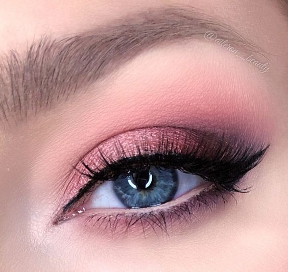Smokey Eye Make-Up – Rose Gold