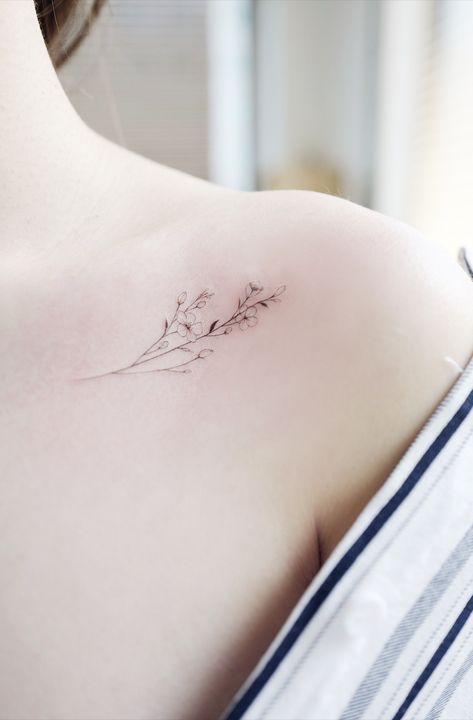 35 Small Flower Tattoos for Girls