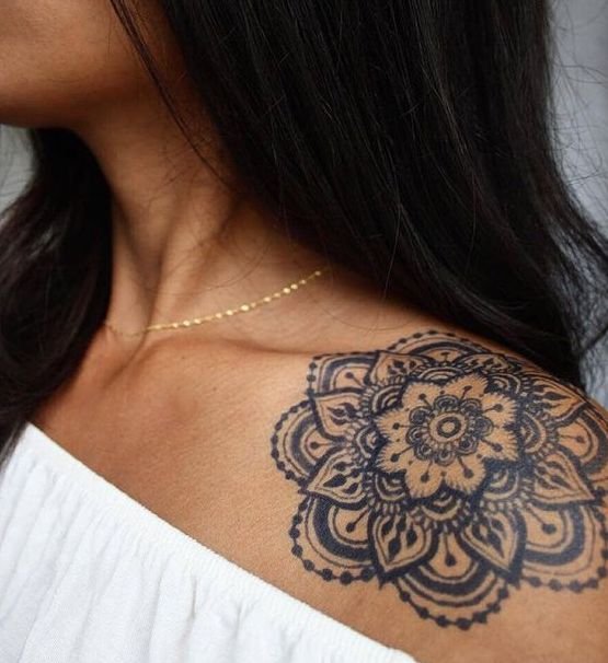 35 Shoulder Tattoos for Women