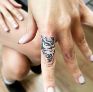 finger-owl-tattoo