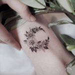 moon-daisy-flower-tattoo