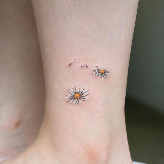 Daisy Flower Tattoos | Daisy Flower Tattoo Meaning & Designs
